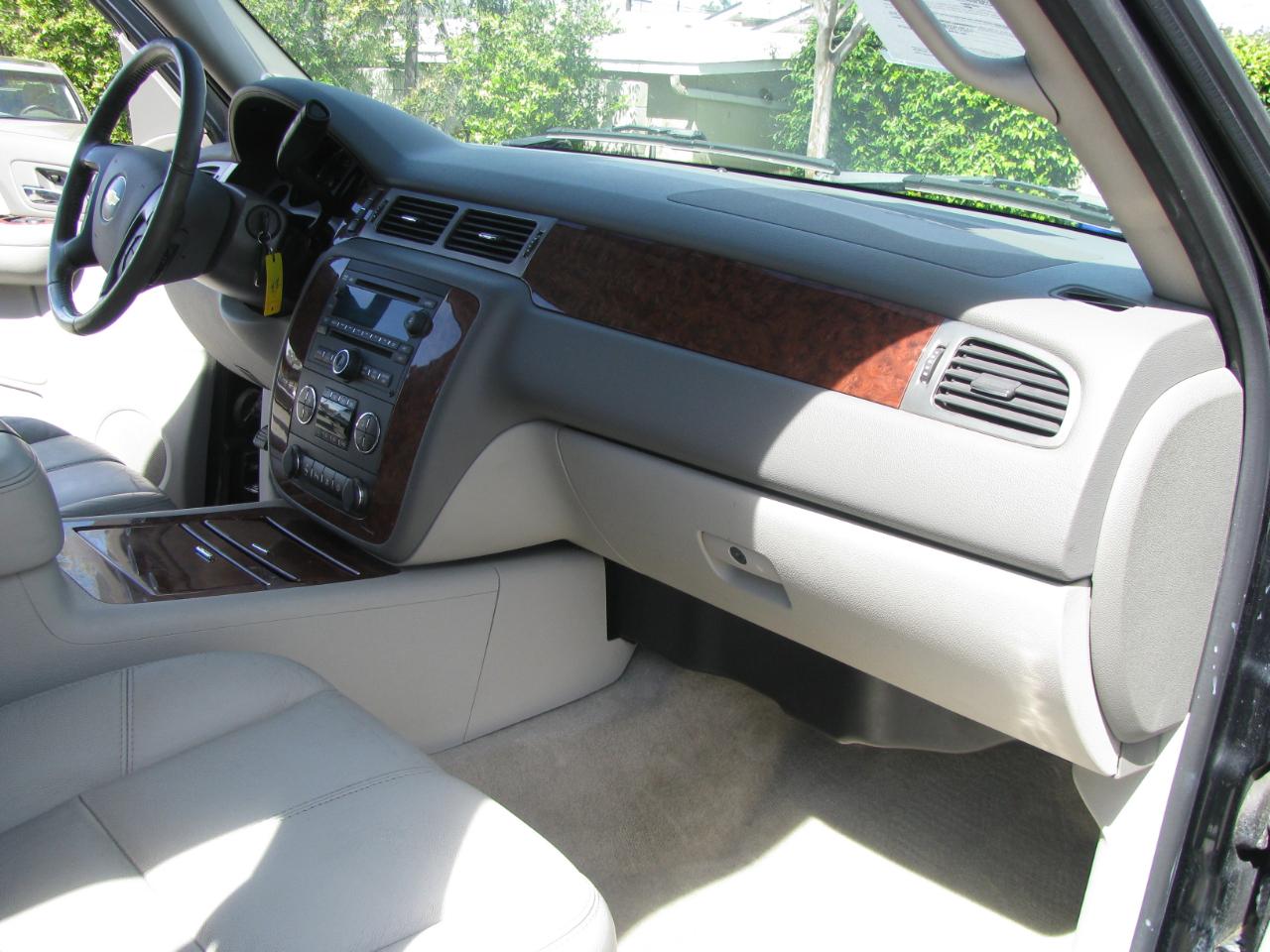 Chevrolet Suburban 4WD 4dr 1500 LTZ 2007