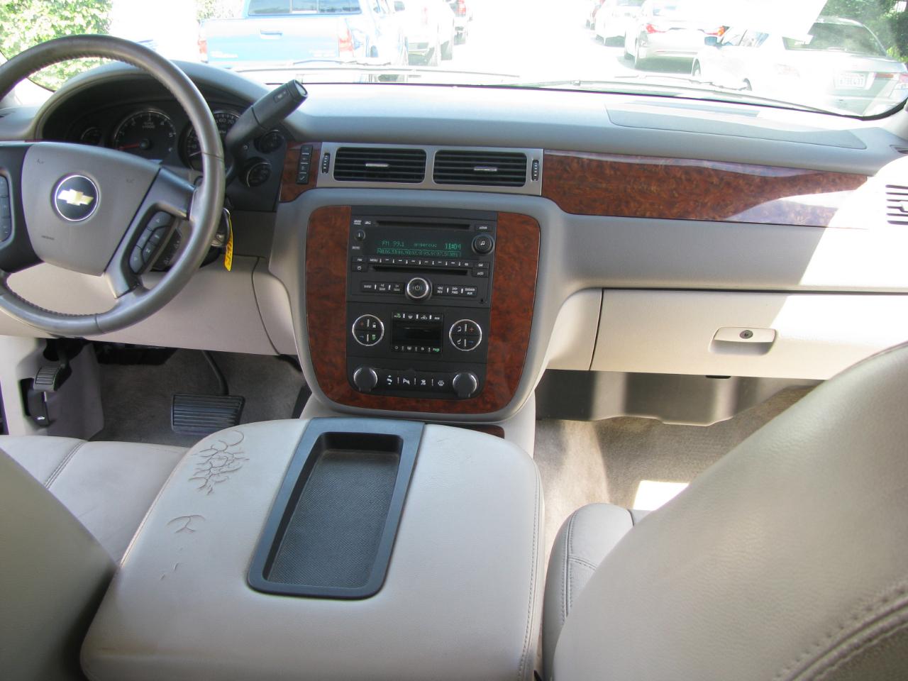 Chevrolet Suburban 4WD 4dr 1500 LTZ 2007