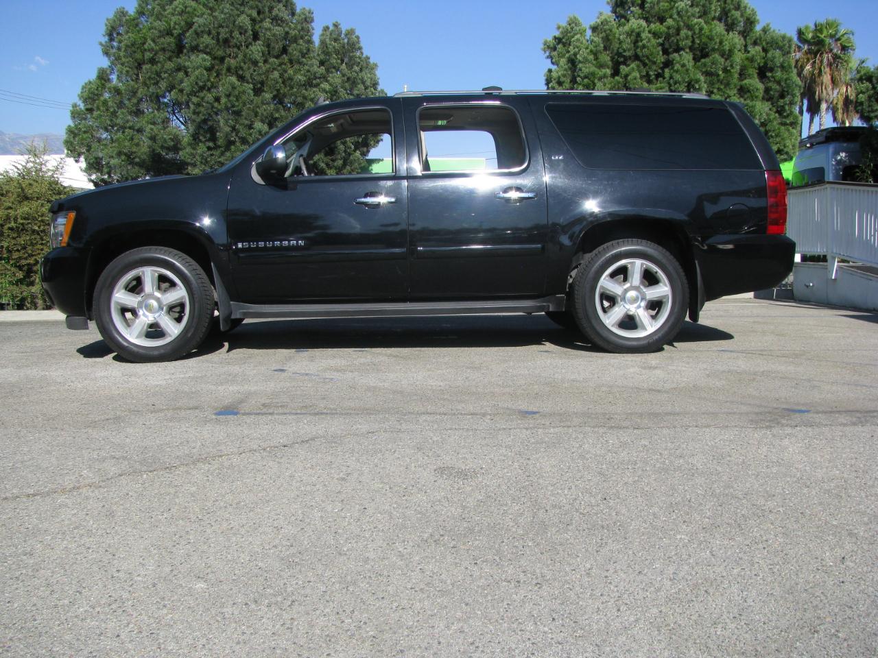 2007 Chevrolet Suburban 4WD 4dr 1500 LTZ