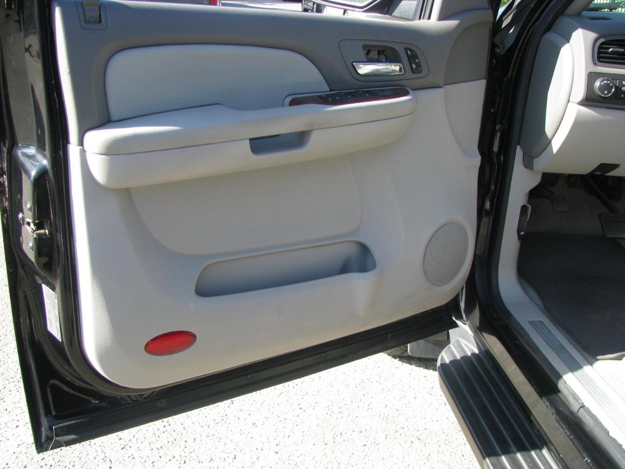 Chevrolet Suburban 4WD 4dr 1500 LTZ 2007
