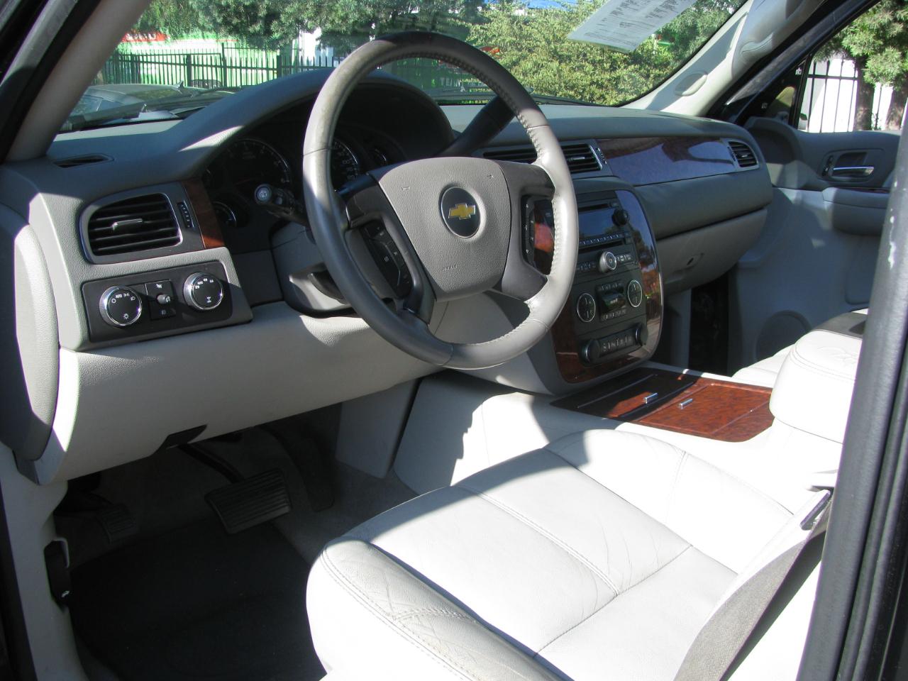 Chevrolet Suburban 4WD 4dr 1500 LTZ 2007
