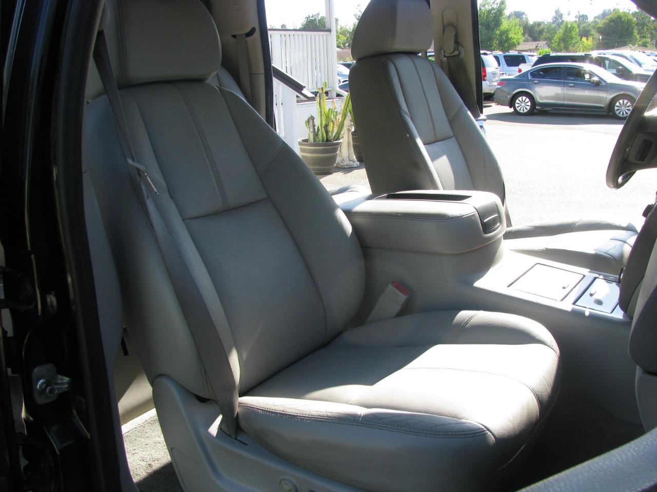 Chevrolet Suburban 4WD 4dr 1500 LTZ 2007