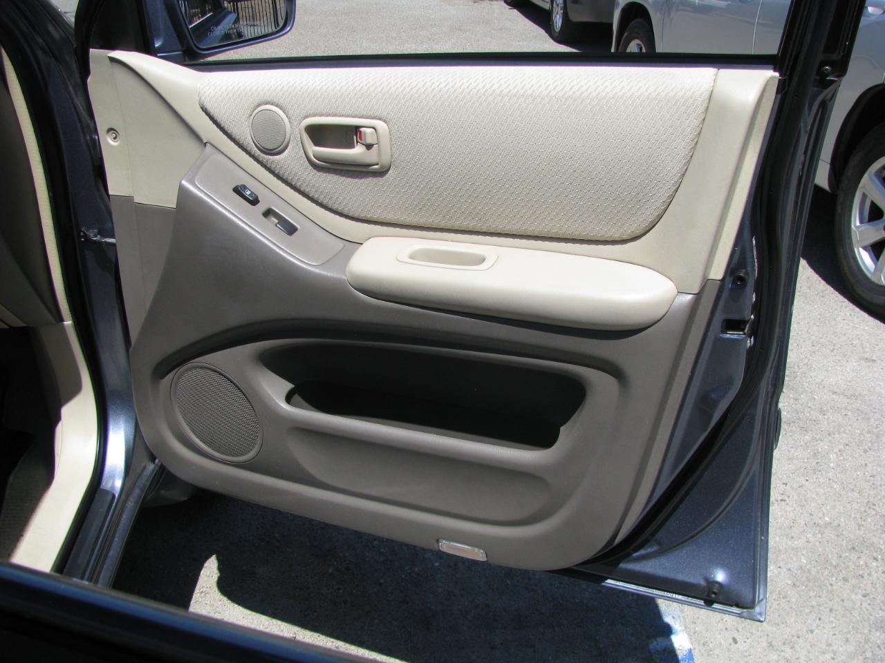 Toyota Highlander 4dr 4-Cyl (Natl) 2004