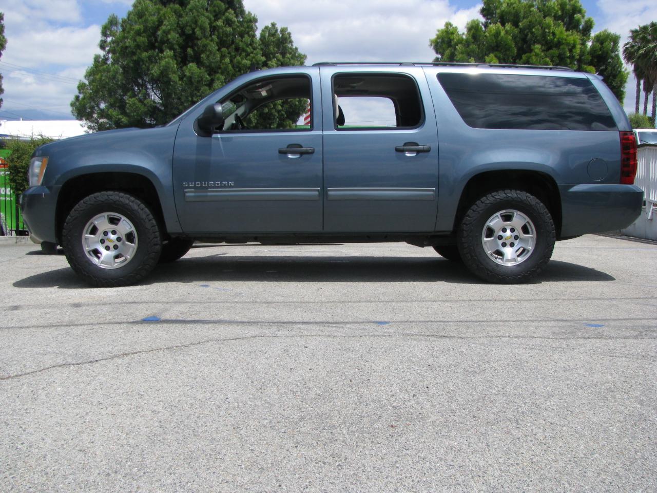 2010 Chevrolet Suburban 2WD 4dr 1500 LS
