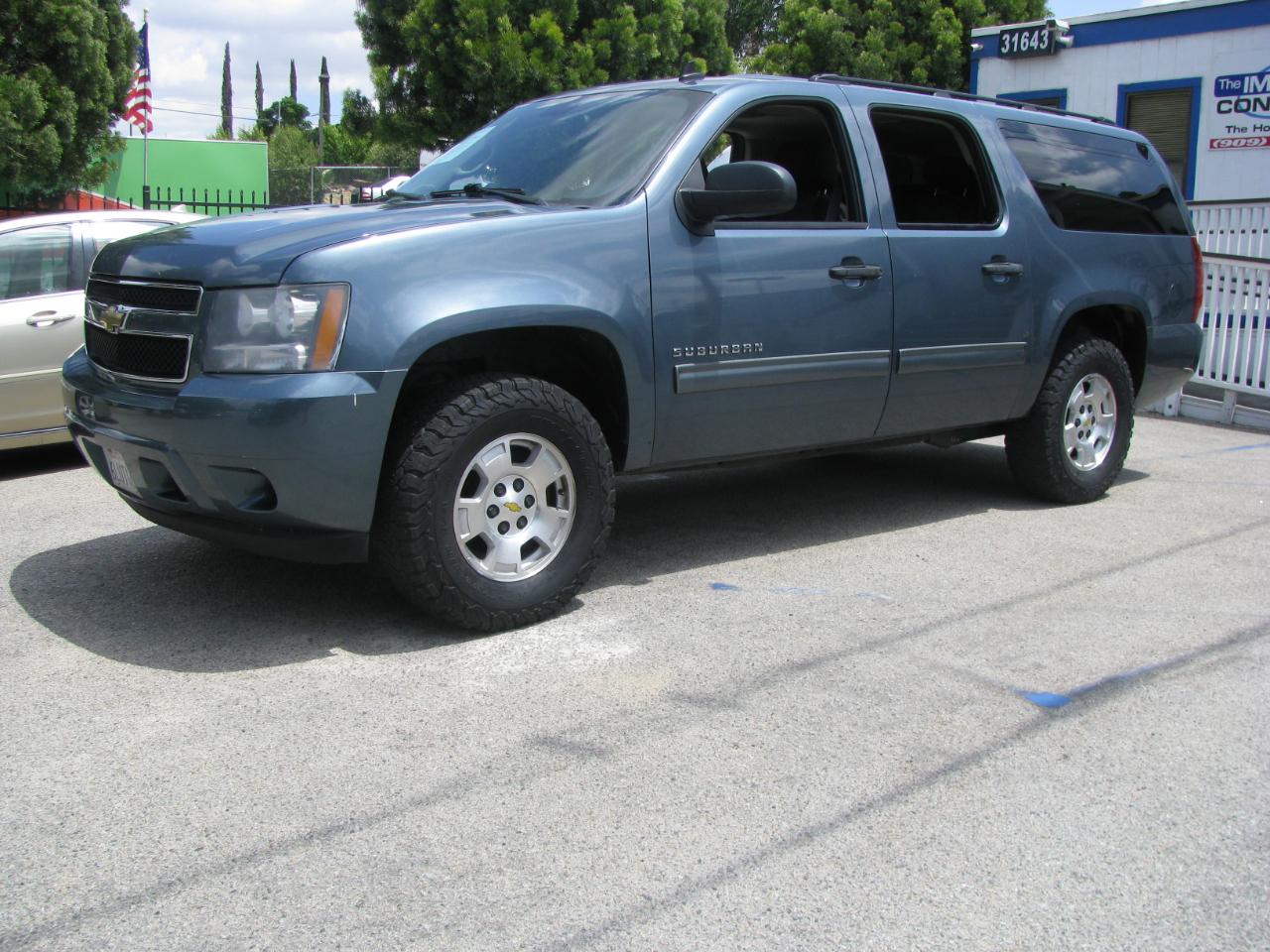 Chevrolet Suburban 2WD 4dr 1500 LS 2010