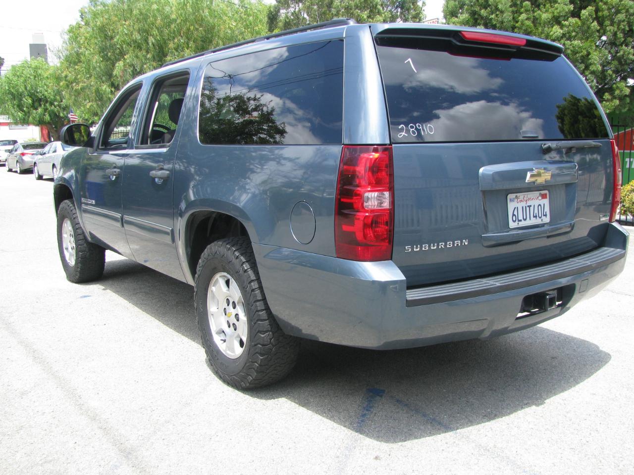 Chevrolet Suburban 2WD 4dr 1500 LS 2010