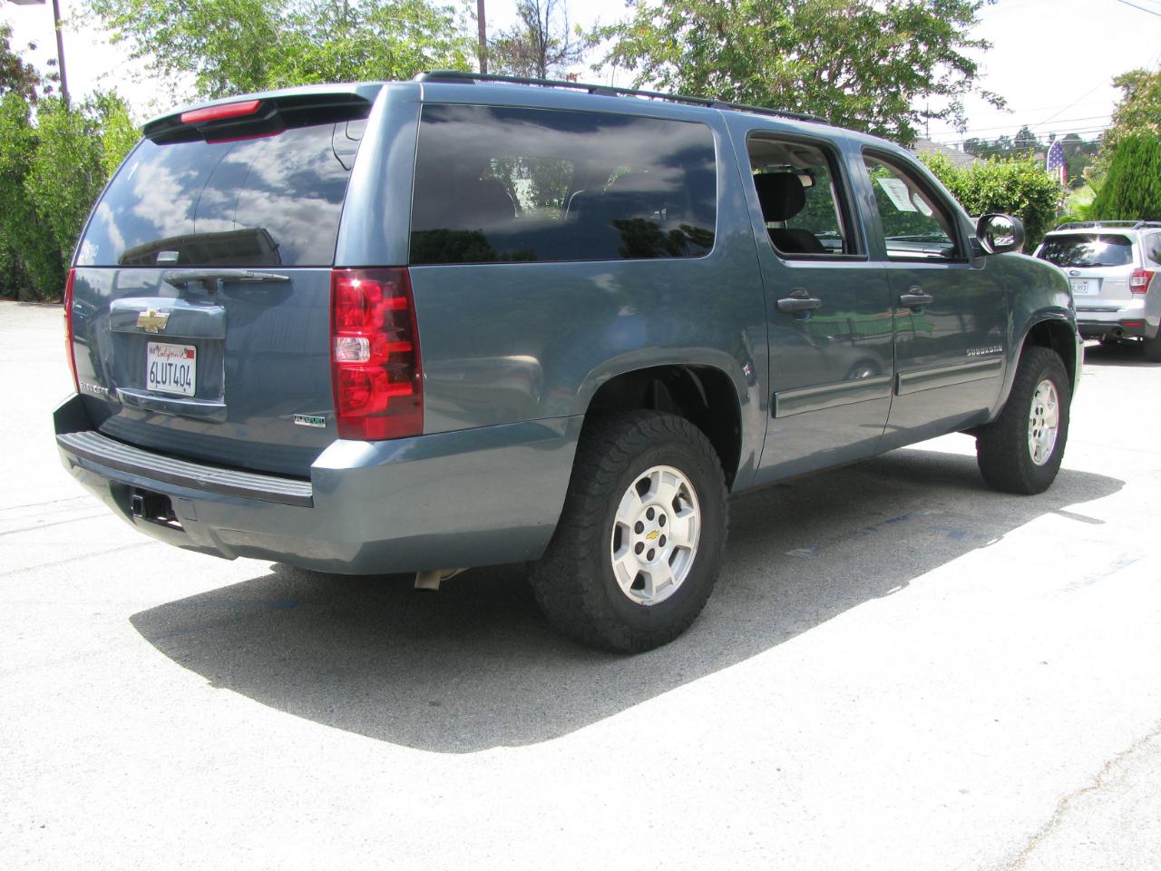 Chevrolet Suburban 2WD 4dr 1500 LS 2010