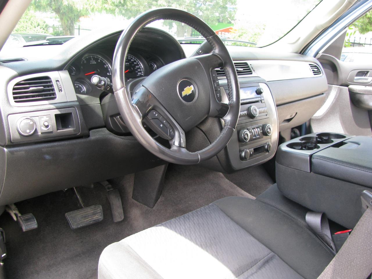 Chevrolet Suburban 2WD 4dr 1500 LS 2010