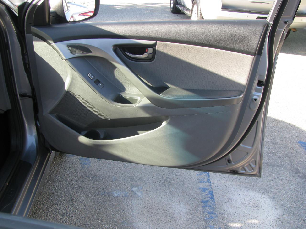 Hyundai Elantra 4dr Sdn Auto Limited PZEV (Ulsan Plant) 2012