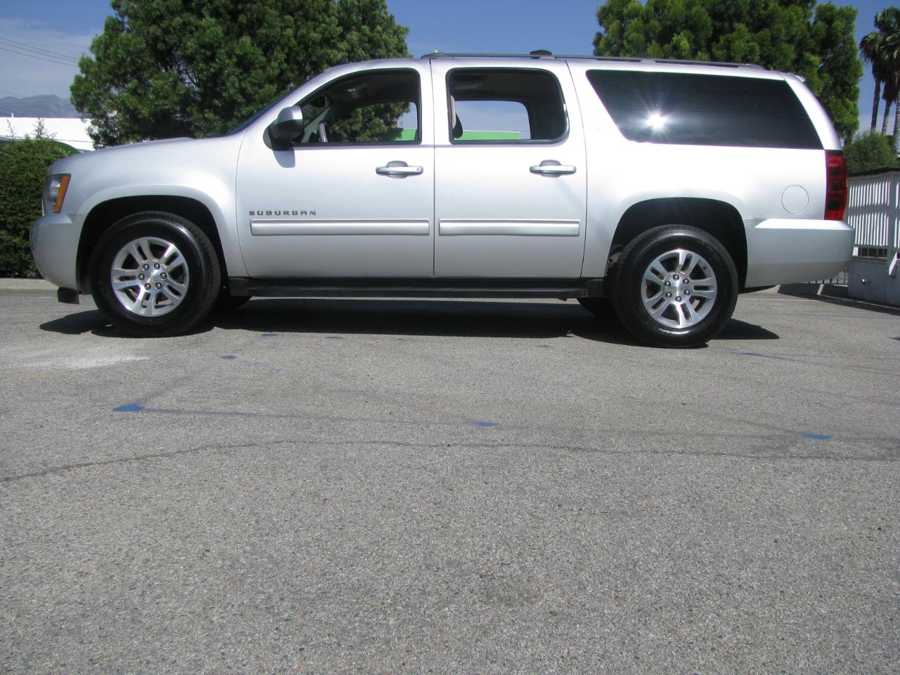 2014 Chevrolet Suburban 2WD 4dr LT