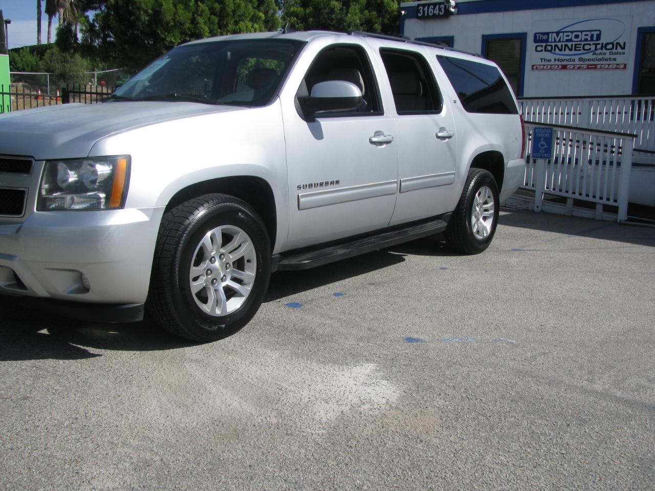 Chevrolet Suburban 2WD 4dr LT 2014