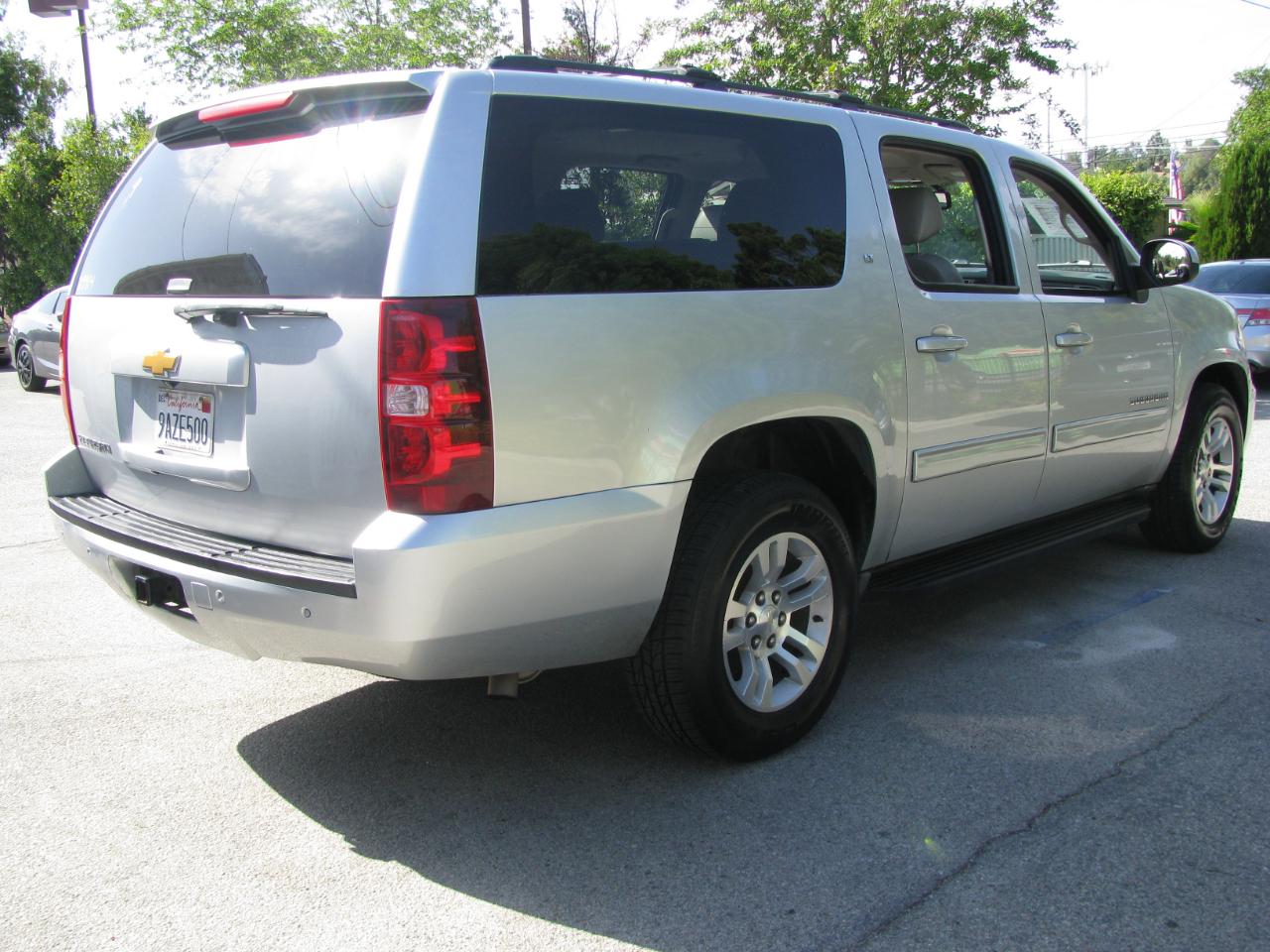 Chevrolet Suburban 2WD 4dr LT 2014
