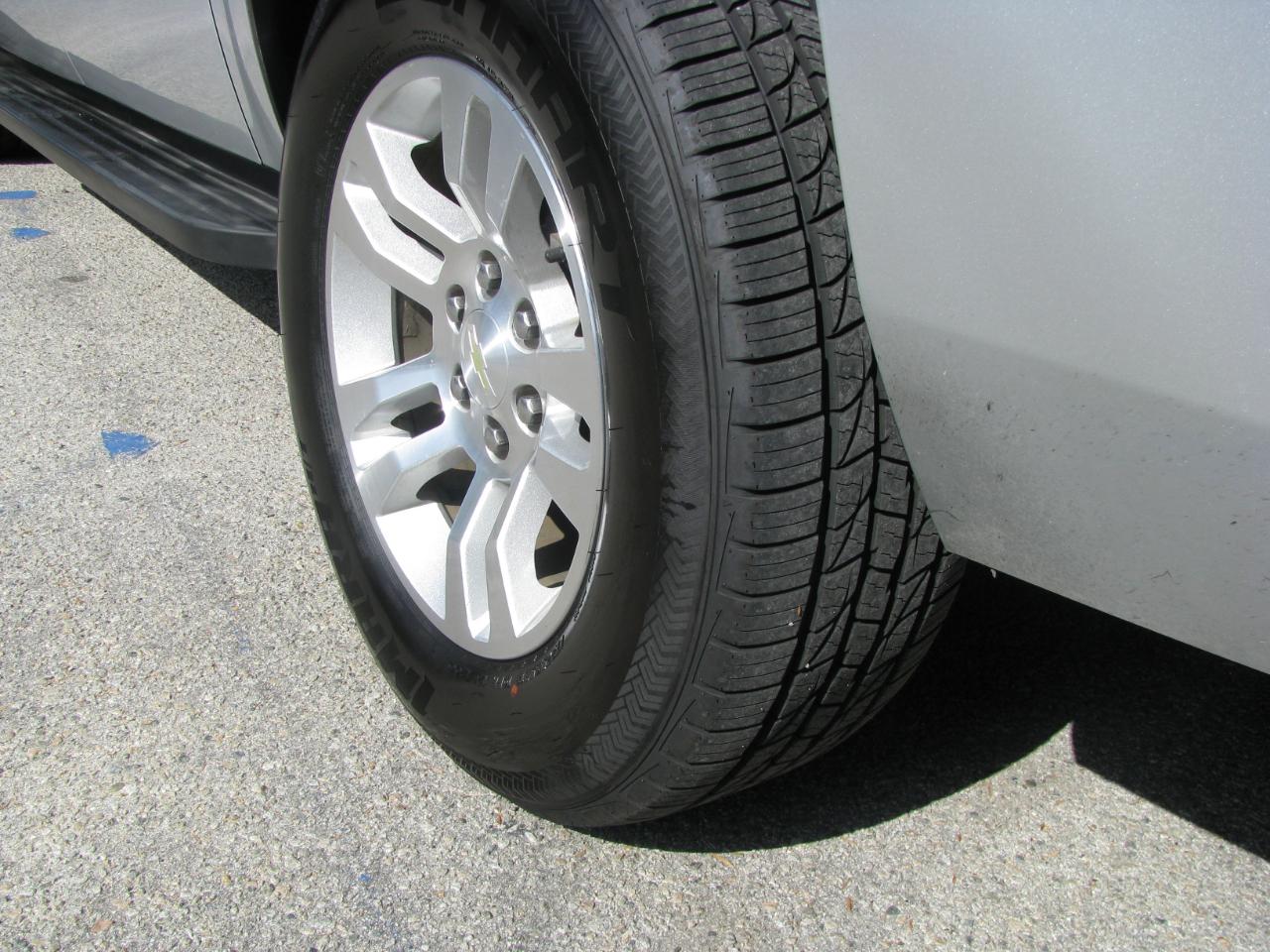 Chevrolet Suburban 2WD 4dr LT 2014