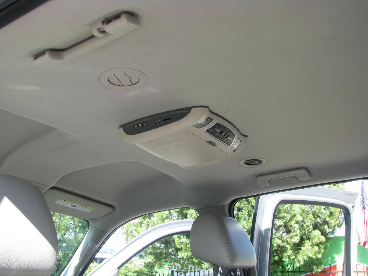 Chevrolet Suburban 2WD 4dr LT 2014