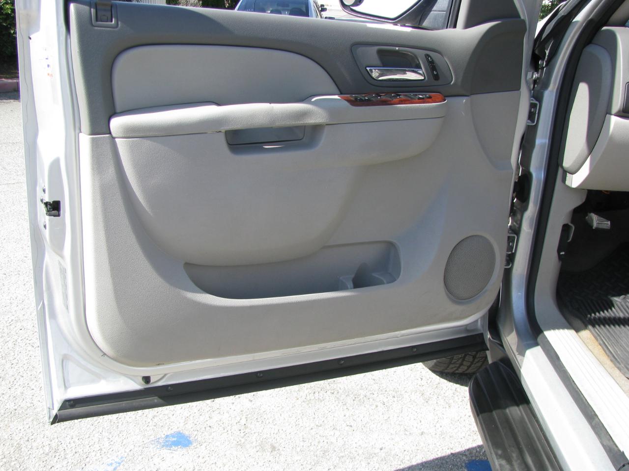 Chevrolet Suburban 2WD 4dr LT 2014