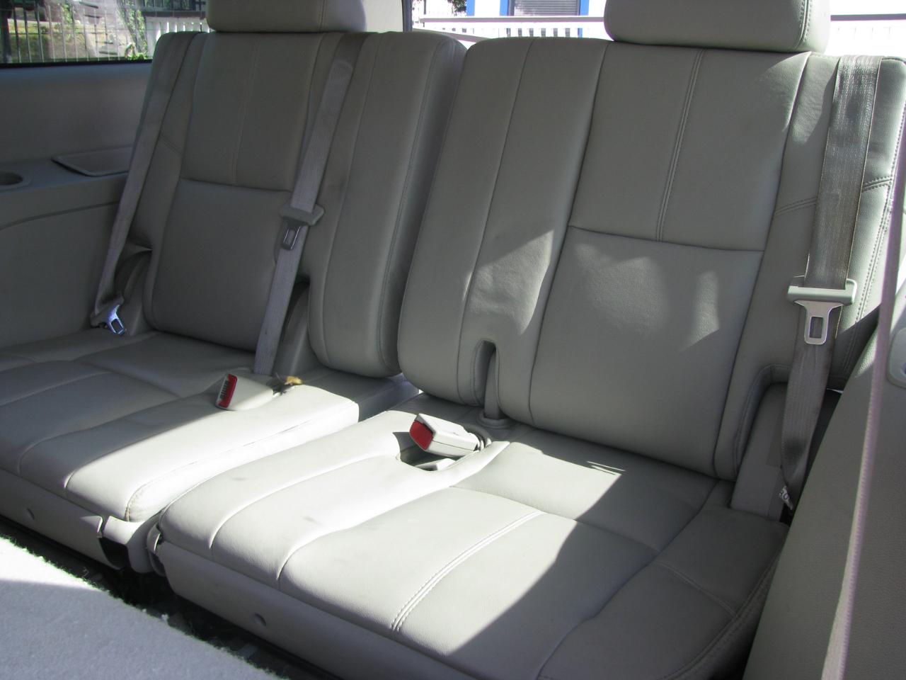 Chevrolet Suburban 2WD 4dr LT 2014