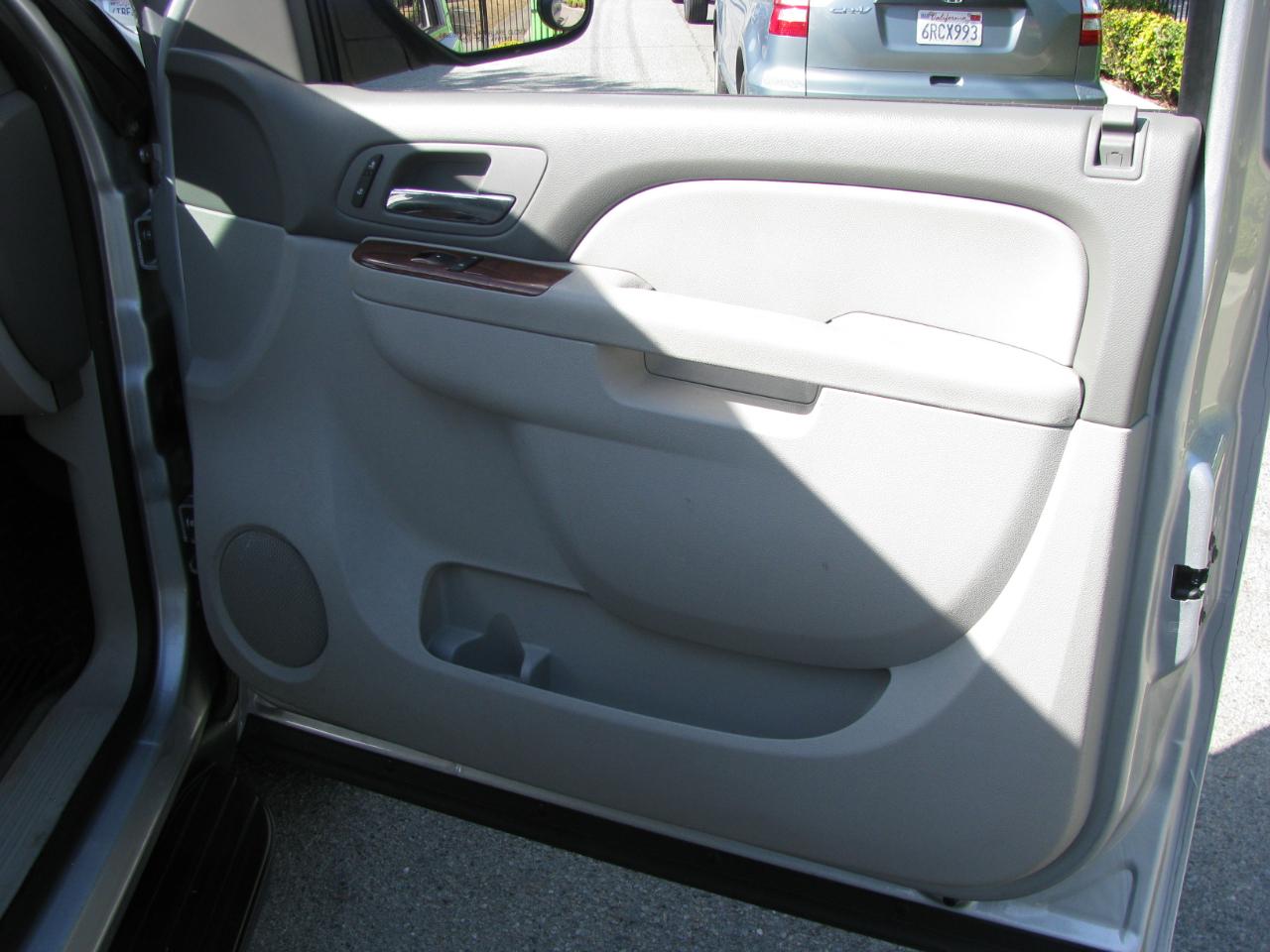 Chevrolet Suburban 2WD 4dr LT 2014