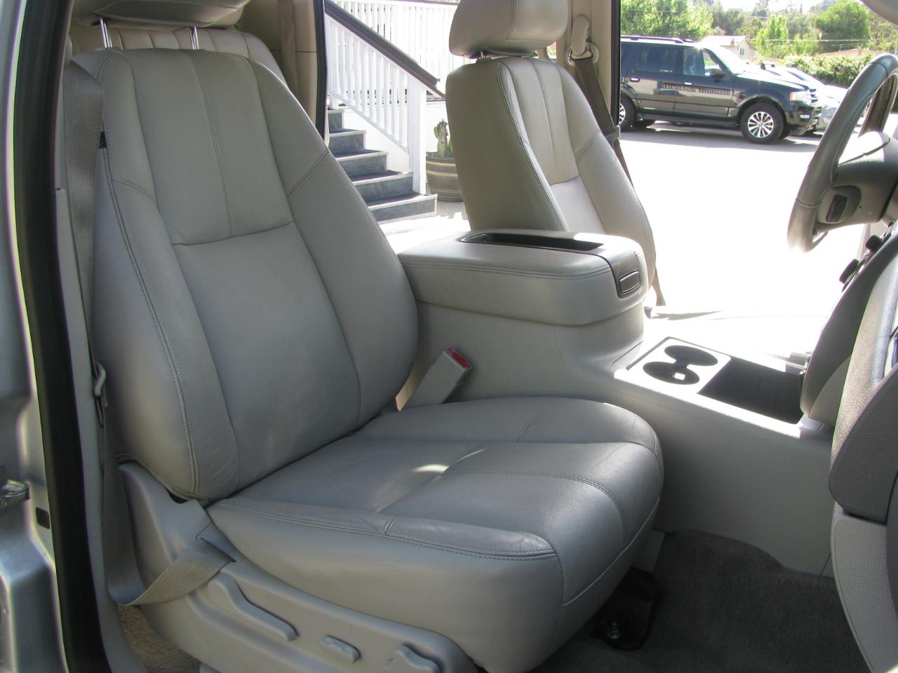 Chevrolet Suburban 2WD 4dr LT 2014