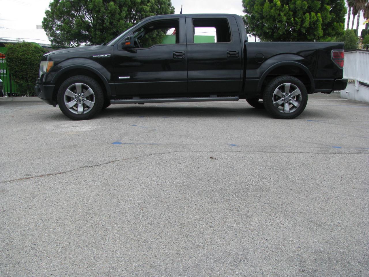 2011 Ford F-150 2WD SuperCrew 145" Platinum