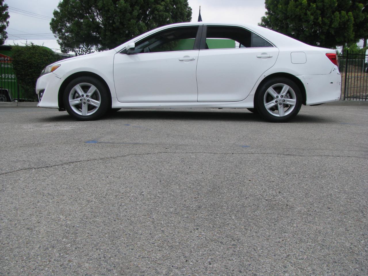 2013 Toyota Camry 4dr Sdn SE Auto (Natl)