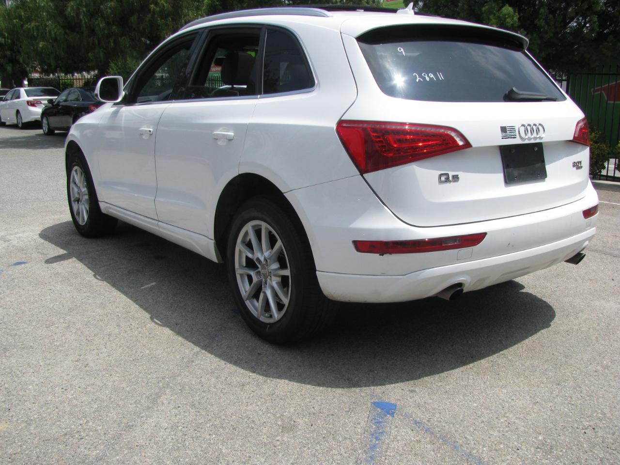 Audi Q5 quattro 4dr 2.0T Premium 2011