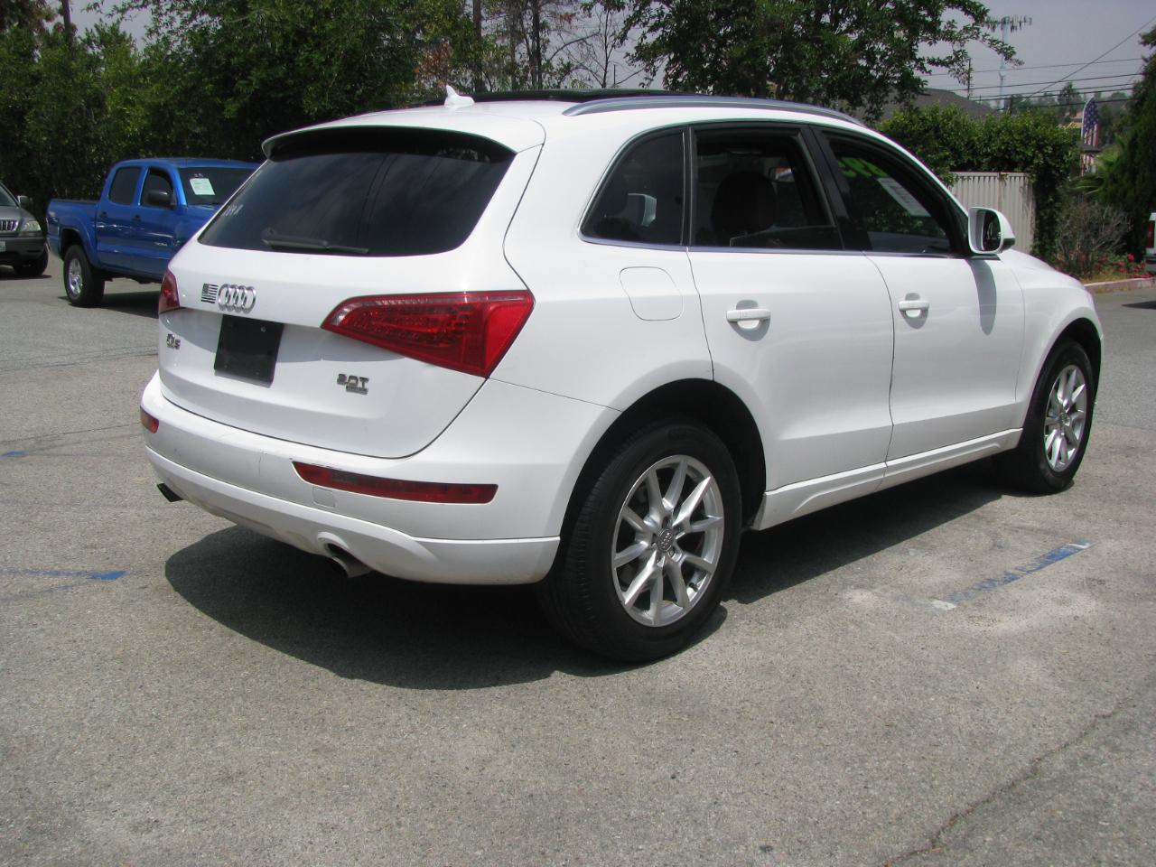 Audi Q5 quattro 4dr 2.0T Premium 2011