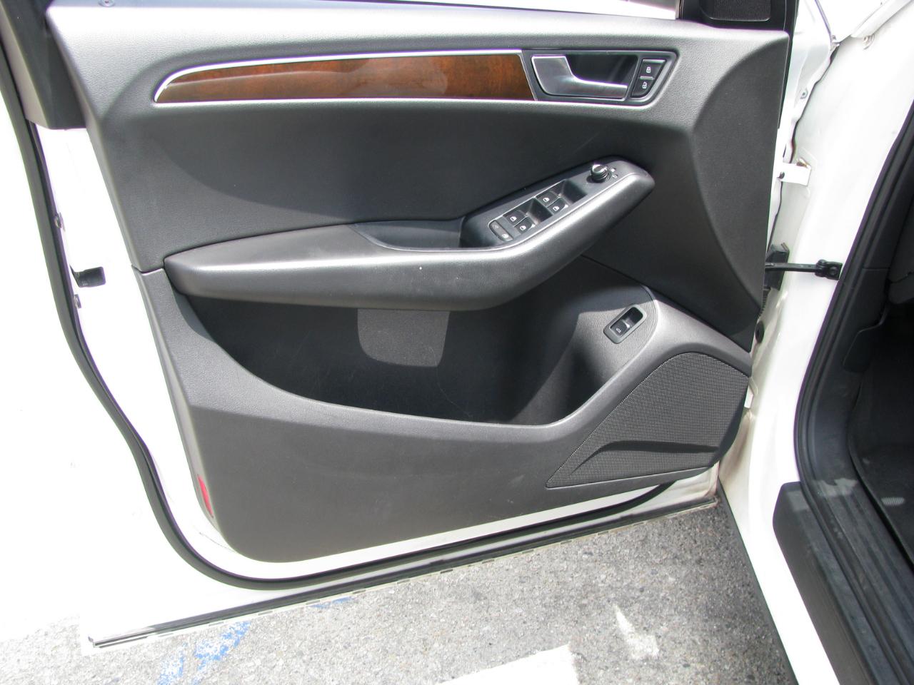 Audi Q5 quattro 4dr 2.0T Premium 2011