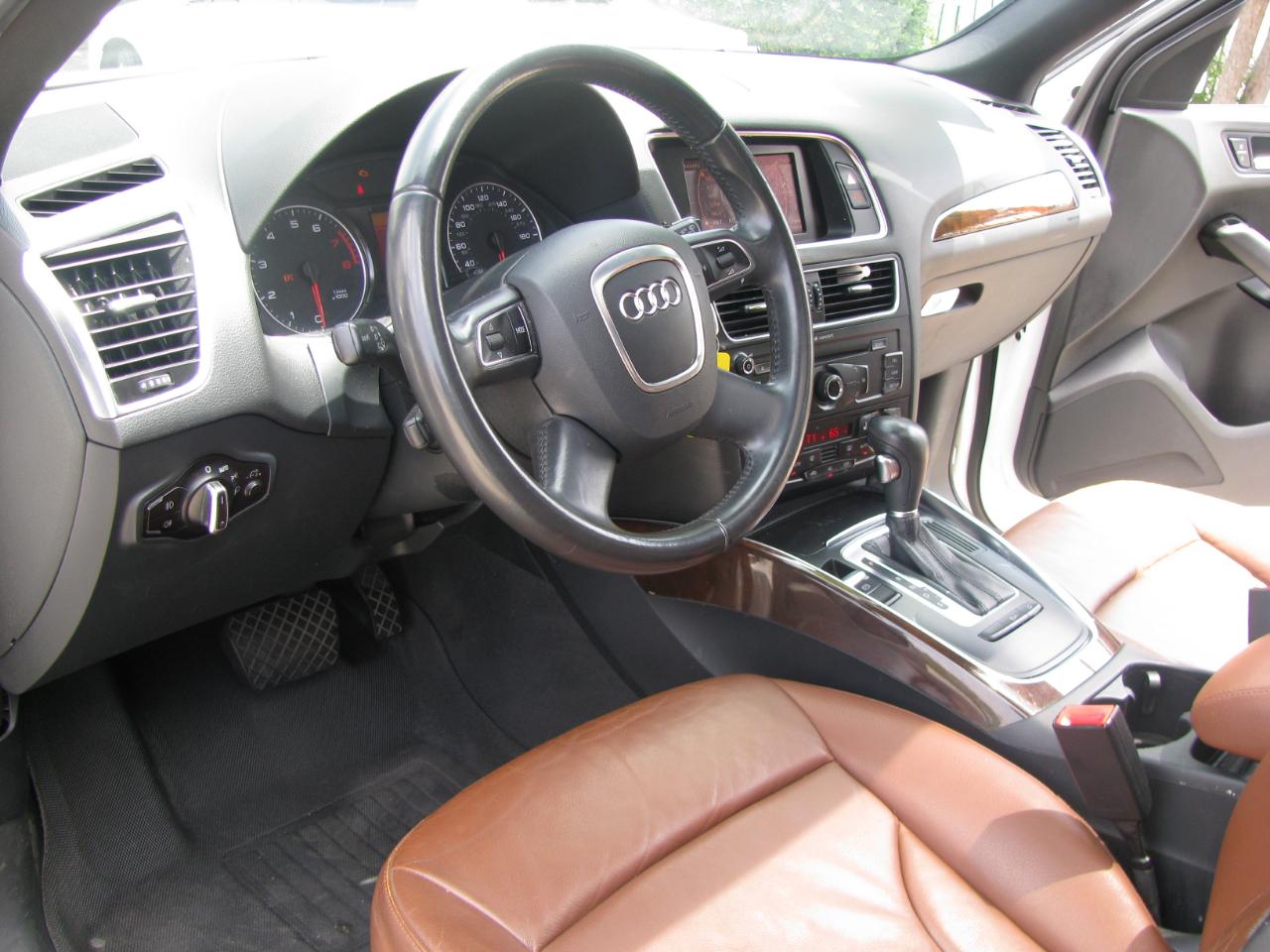Audi Q5 quattro 4dr 2.0T Premium 2011