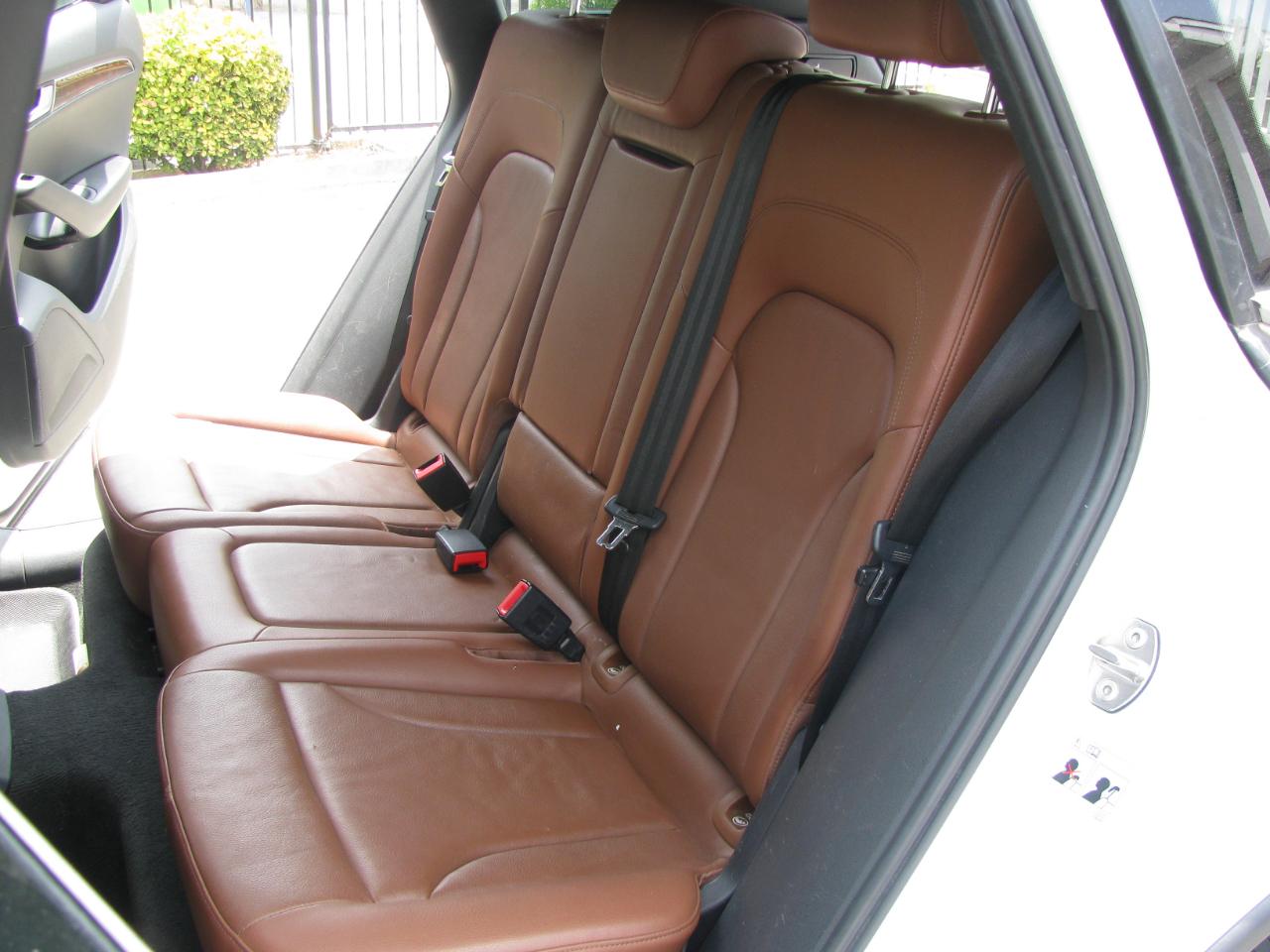 Audi Q5 quattro 4dr 2.0T Premium 2011