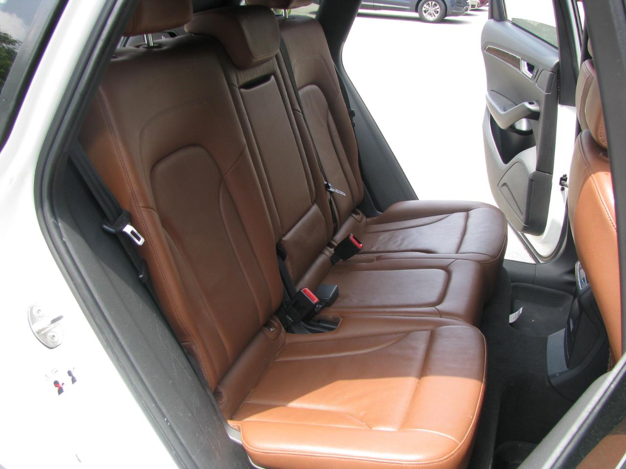Audi Q5 quattro 4dr 2.0T Premium 2011