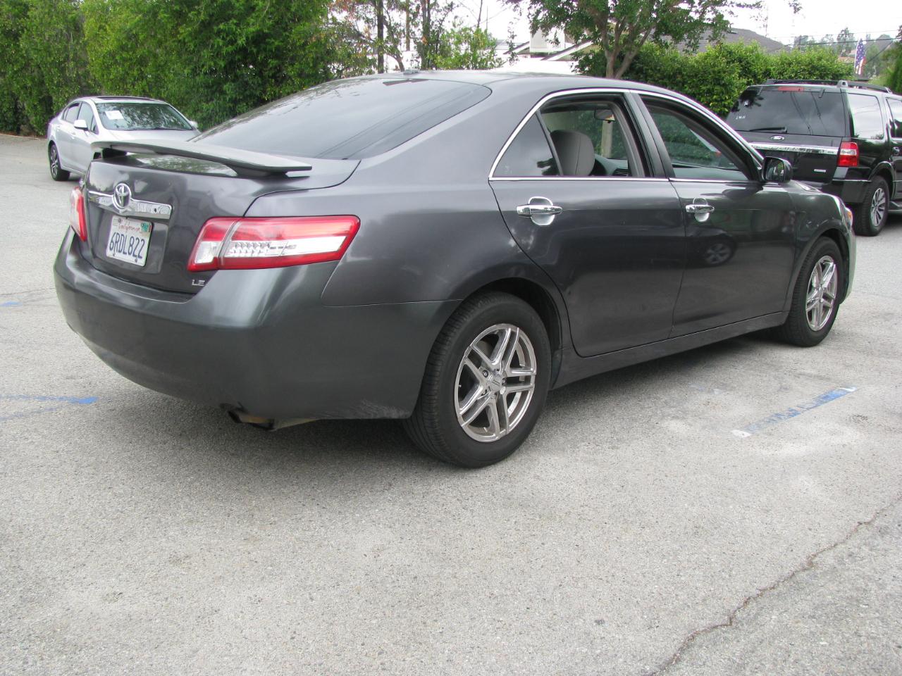 Toyota Camry 4dr Sdn LE Auto 2011