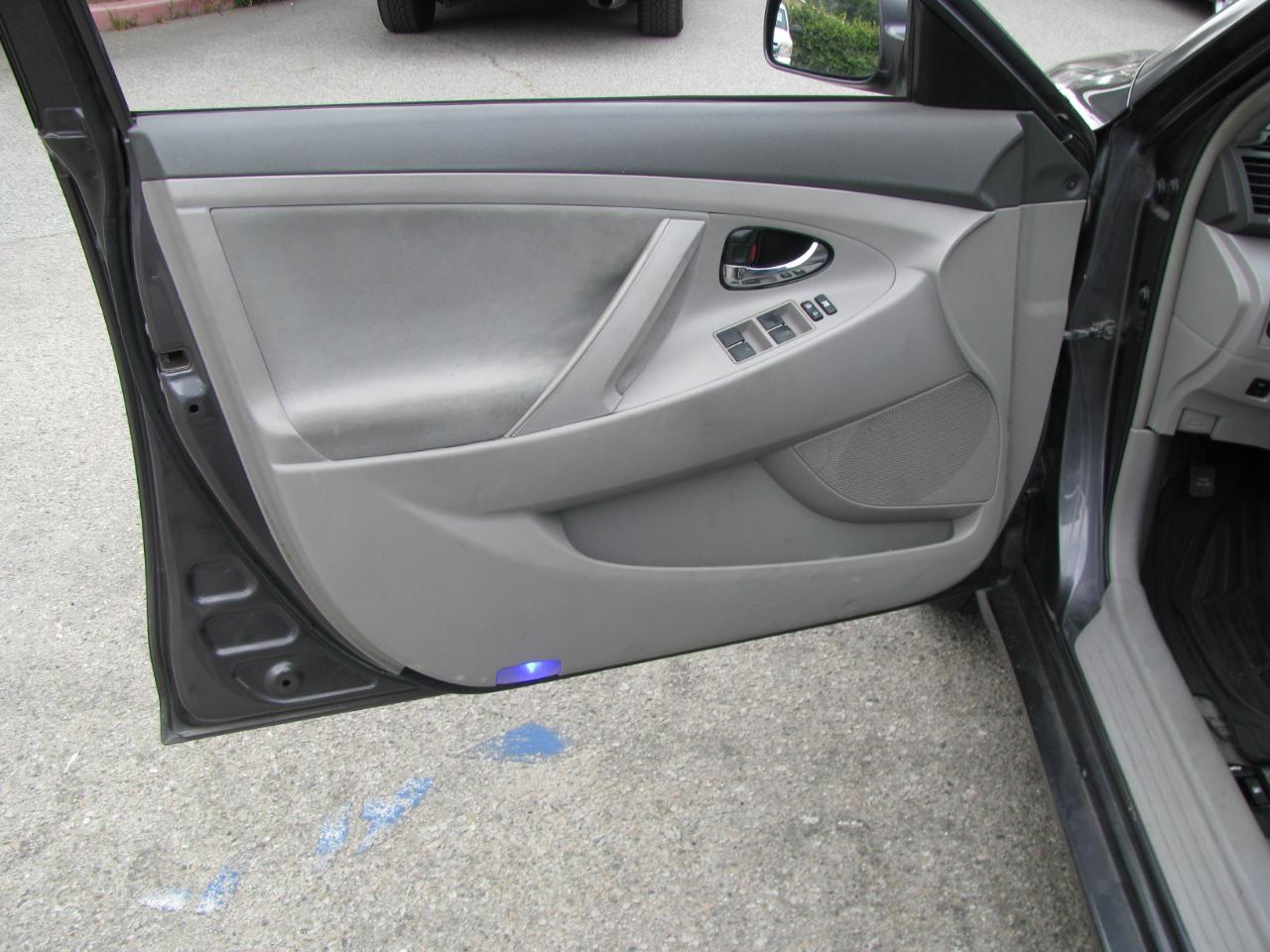 Toyota Camry 4dr Sdn LE Auto 2011