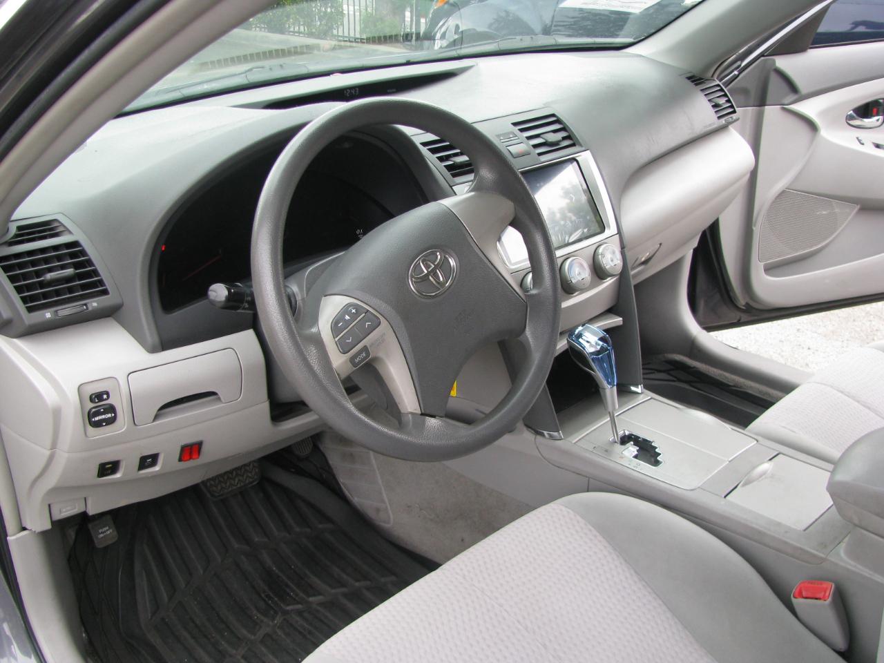 Toyota Camry 4dr Sdn LE Auto 2011
