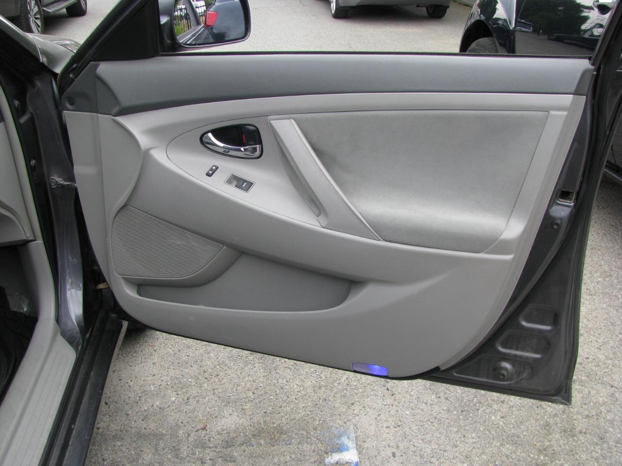 Toyota Camry 4dr Sdn LE Auto 2011