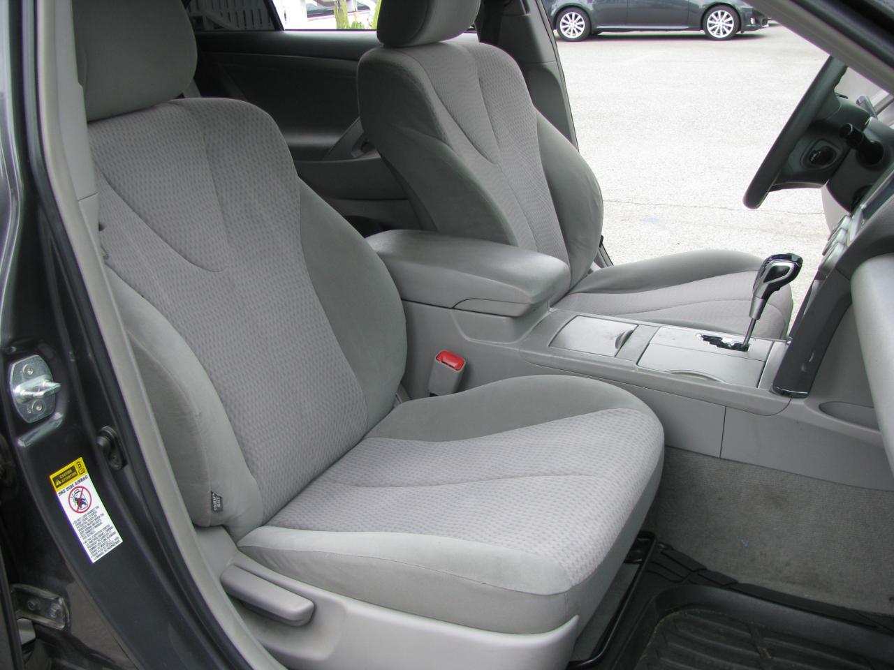 Toyota Camry 4dr Sdn LE Auto 2011