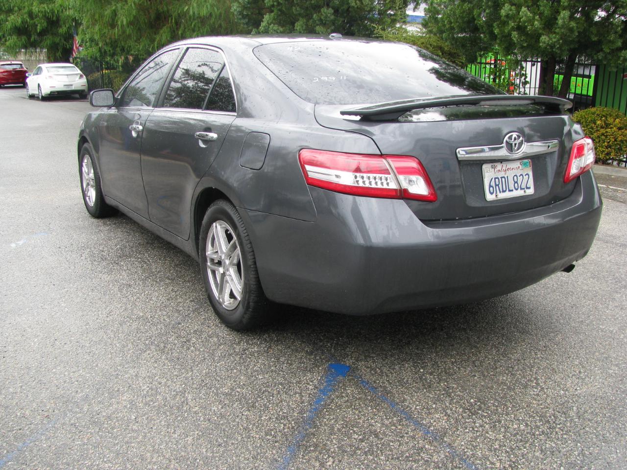 Toyota Camry 4dr Sdn LE Auto 2011