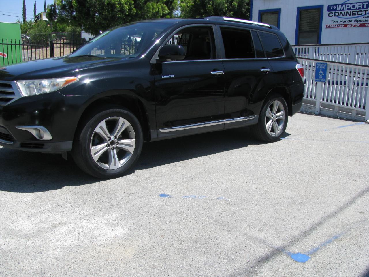 Toyota Highlander FWD 4dr V6 Limited (Natl) 2011