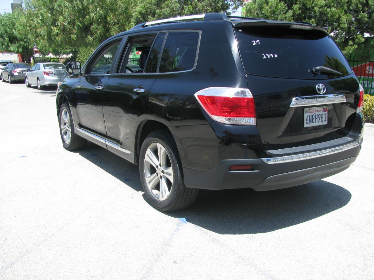 Toyota Highlander FWD 4dr V6 Limited (Natl) 2011
