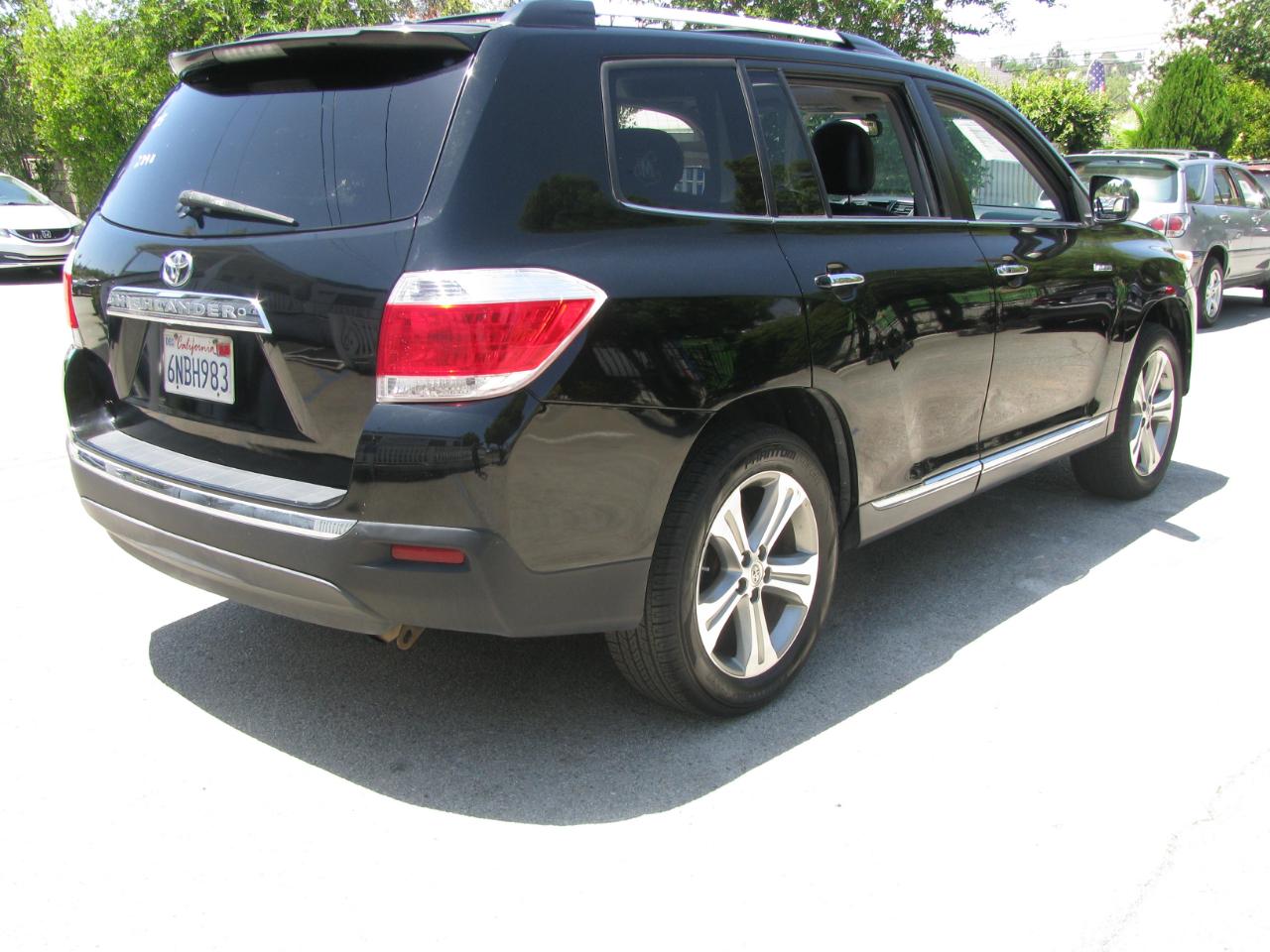Toyota Highlander FWD 4dr V6 Limited (Natl) 2011