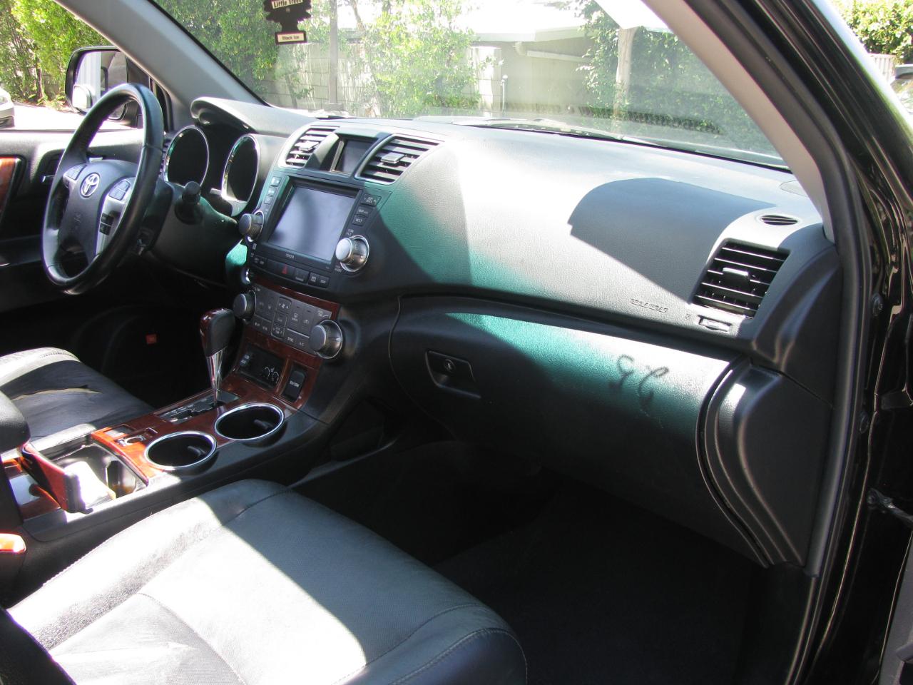 Toyota Highlander FWD 4dr V6 Limited (Natl) 2011
