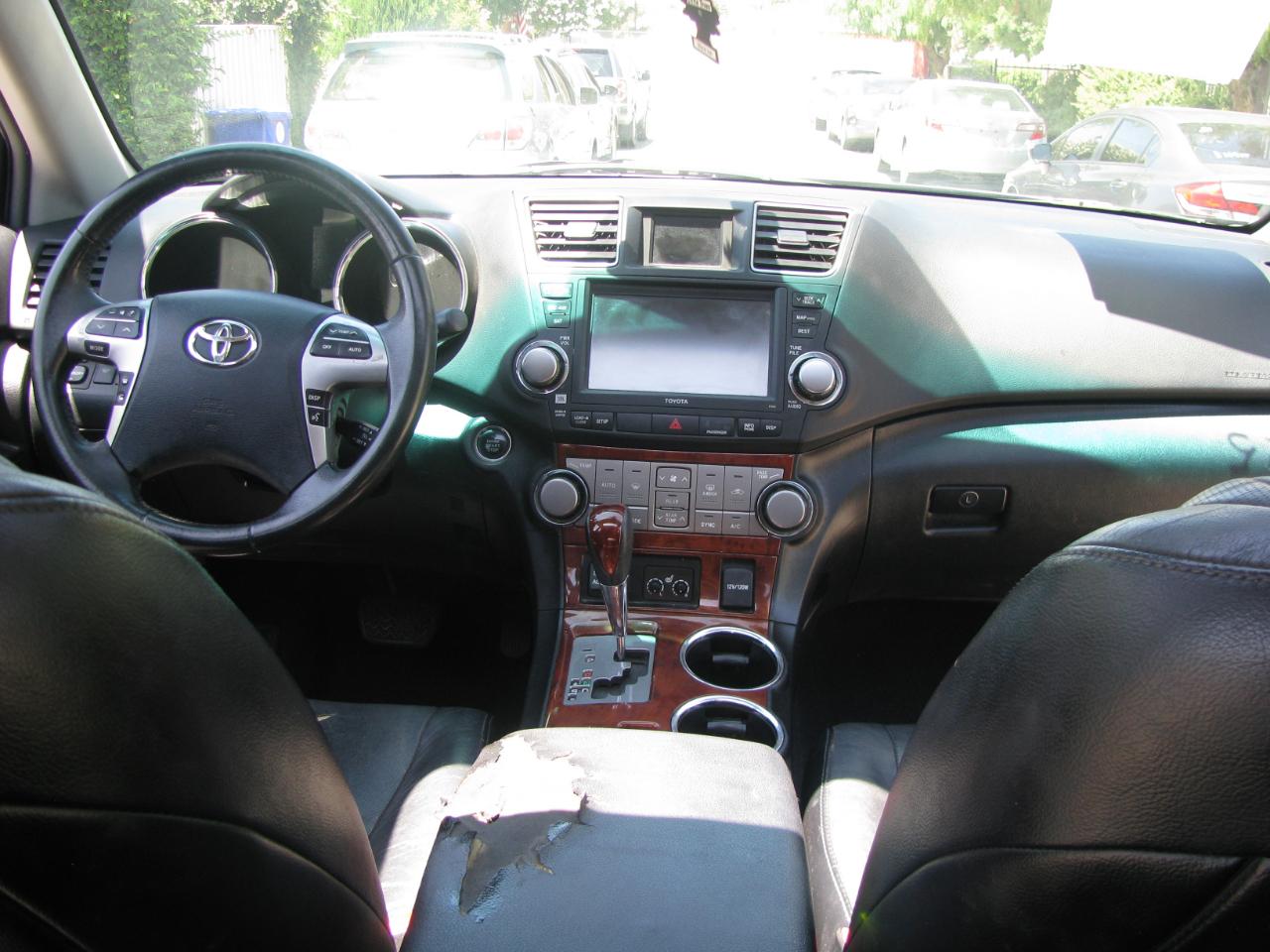 Toyota Highlander FWD 4dr V6 Limited (Natl) 2011
