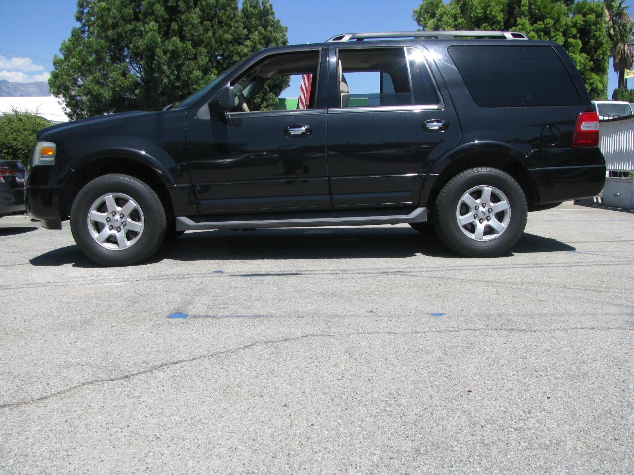 Ford Expedition 4WD 4dr XLT 2010