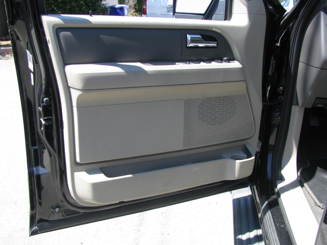 Ford Expedition 4WD 4dr XLT 2010