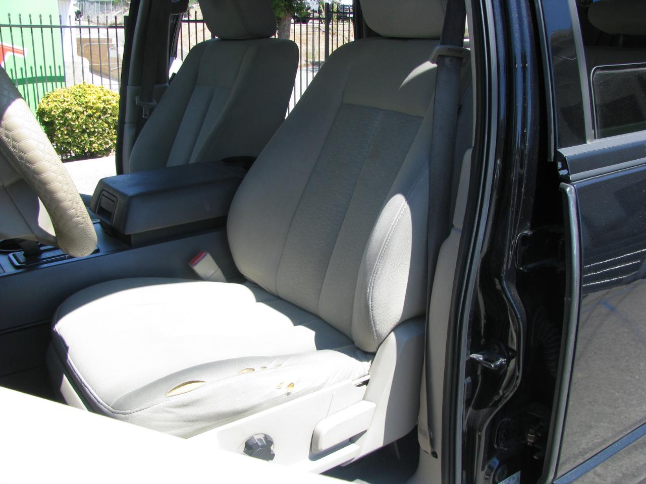 Ford Expedition 4WD 4dr XLT 2010