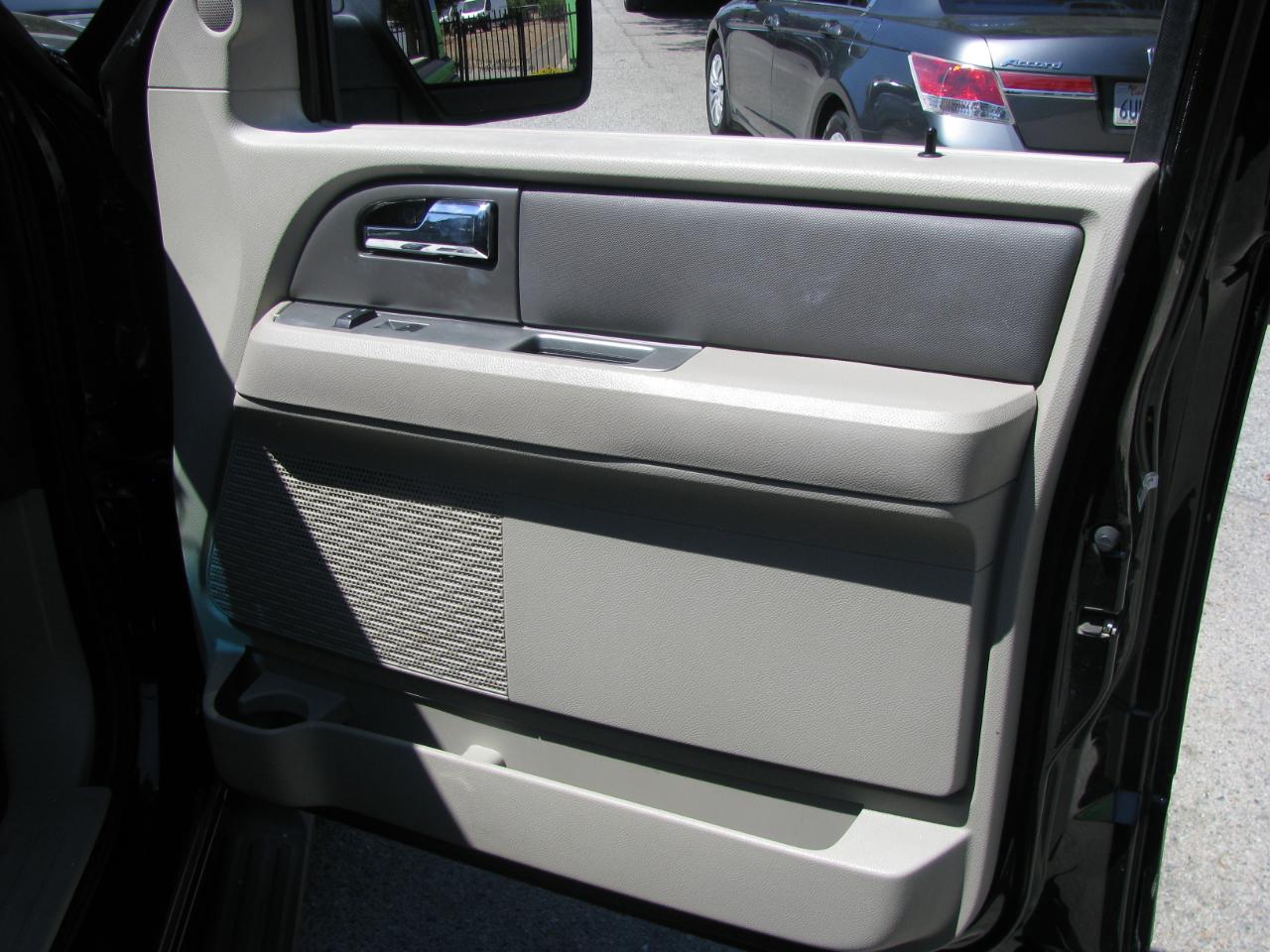 Ford Expedition 4WD 4dr XLT 2010