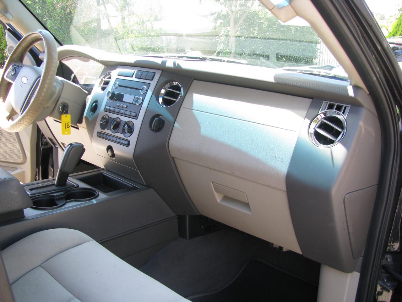 Ford Expedition 4WD 4dr XLT 2010