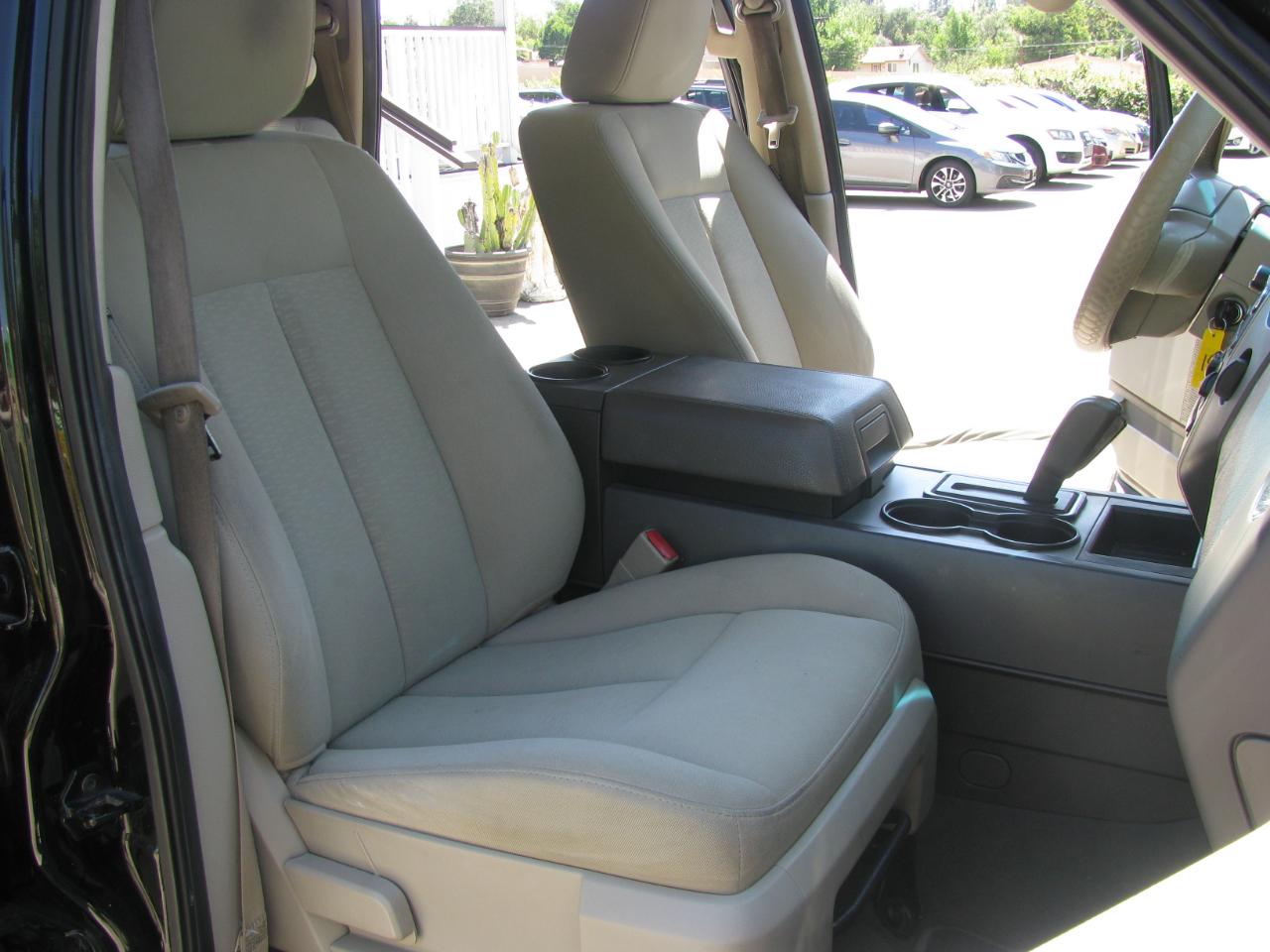 Ford Expedition 4WD 4dr XLT 2010