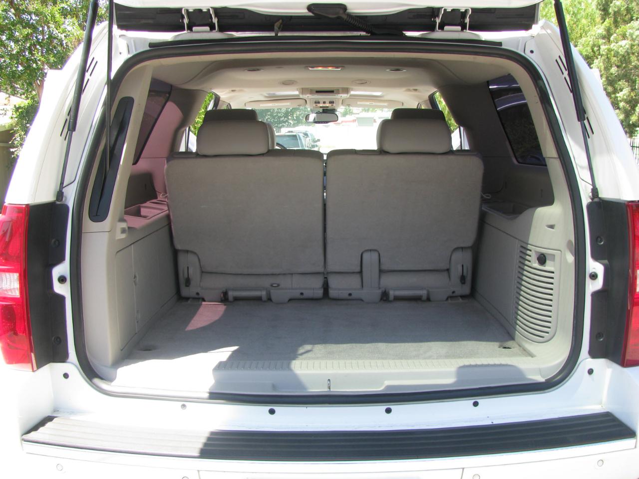 Chevrolet Suburban 2WD 4dr 1500 LTZ 2009