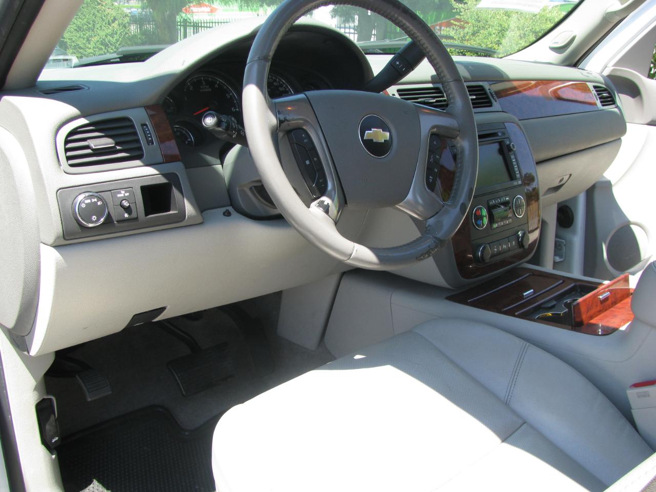 Chevrolet Suburban 2WD 4dr 1500 LTZ 2009