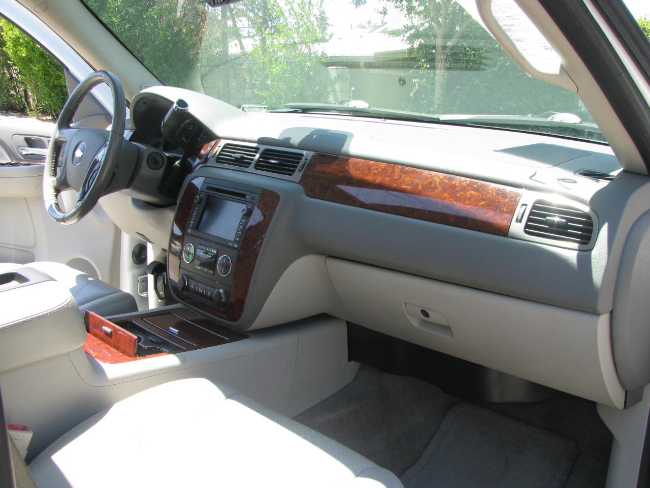 Chevrolet Suburban 2WD 4dr 1500 LTZ 2009
